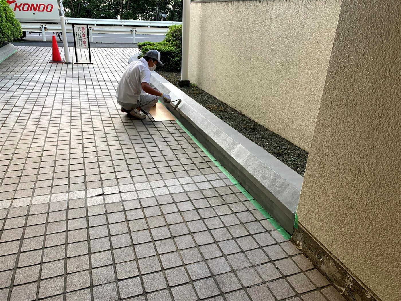 外部コンクリート補修工事の様子