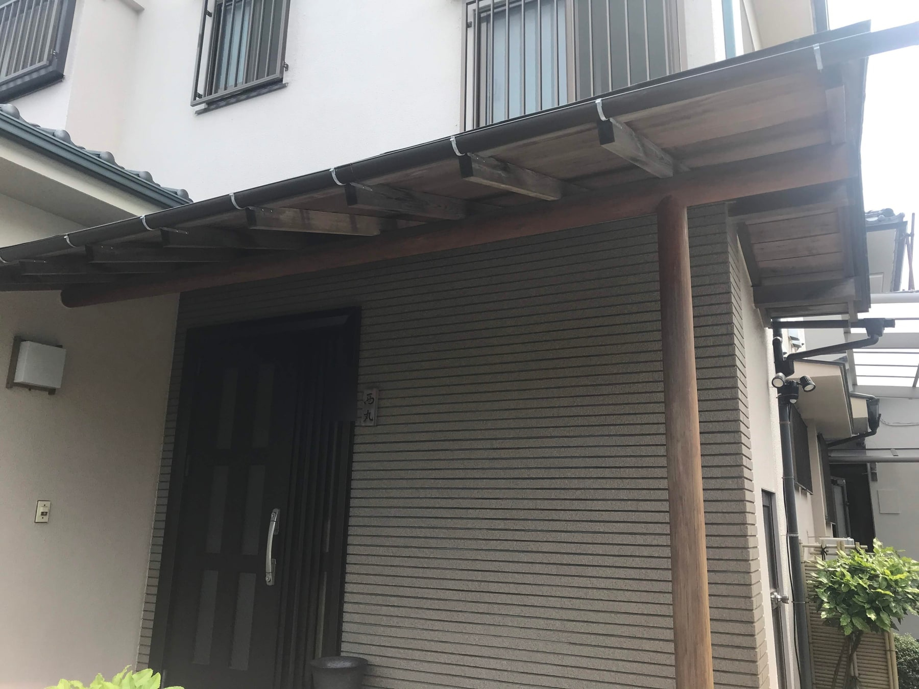 藤沢市辻堂東海岸の外壁塗装・木部再生 写真1